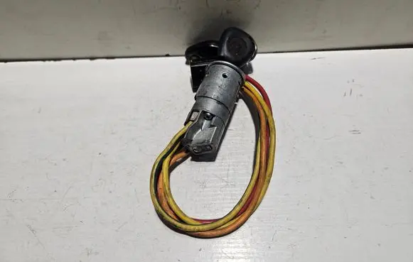 Renault Megane I Ignition lock L425J MO12TI013