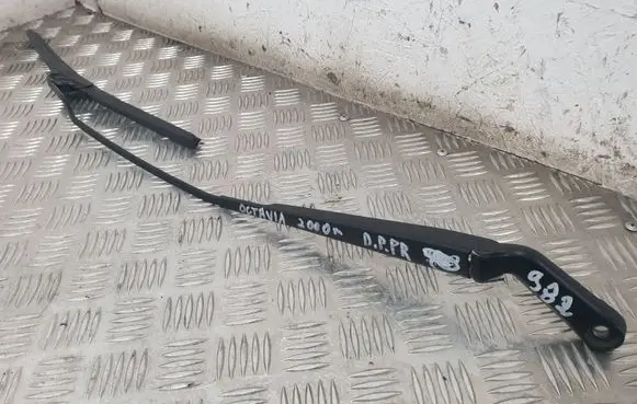 Skoda Octavia Mk1 (1U) Windshield/front glass wiper blade 1J1955410A