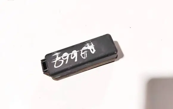 Volvo V50 Fuse box cover
