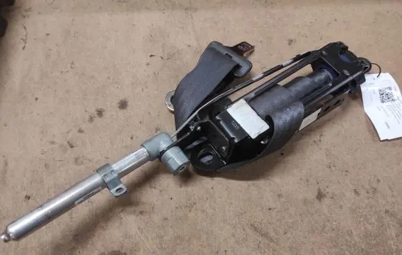 Volvo V70 Front seatbelt F30641260