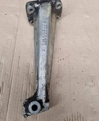 Mercedes-Benz 207 310 Engine mounting bracket R6162231007