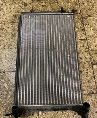 Volkswagen Jetta V Coolant radiator