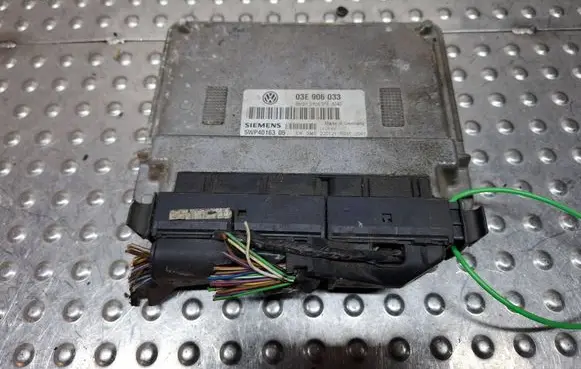 Volkswagen Polo IV 9N3 Engine control unit/module S27705988 03E906033