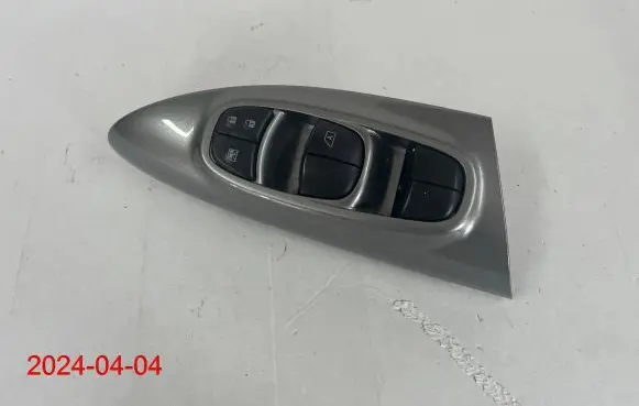 Nissan Juke I F15 Electric window control switch 80960-1KA2A 809601KA2A