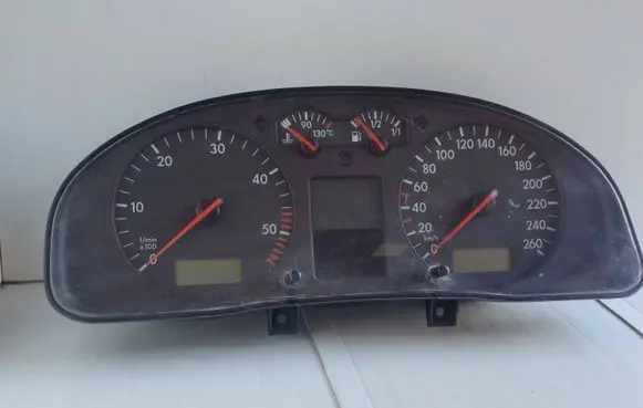 Volkswagen PASSAT B5 Speedometer (instrument cluster) 3B0920822A 110008961015