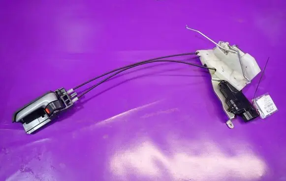 Suzuki Alto Front door lock 