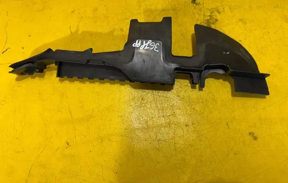 Audi A4 S4 B6 8E 8H Intercooler air guide/duct channel 8h0121284