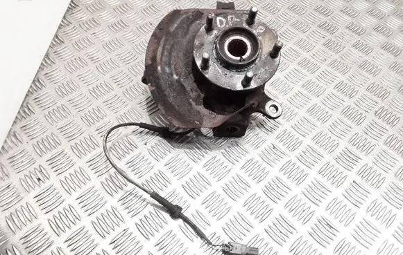 Nissan X-Trail T31 Front wheel hub