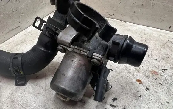 Mercedes-Benz E W212 Coolant heater control valve A6512000431