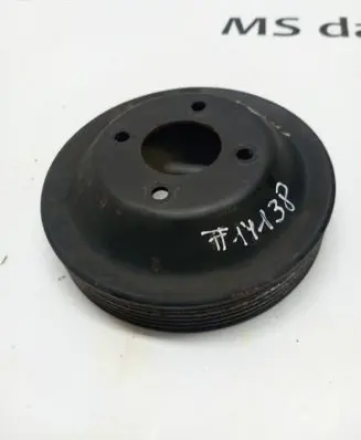Mercedes-Benz C W203 Water pump pulley A1110300712 1110300712