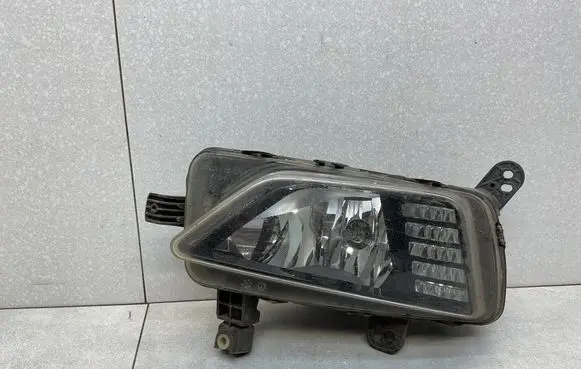 Volkswagen Polo VI Front fog light 