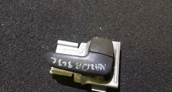Mazda 323 Front door interior handle mdh20i