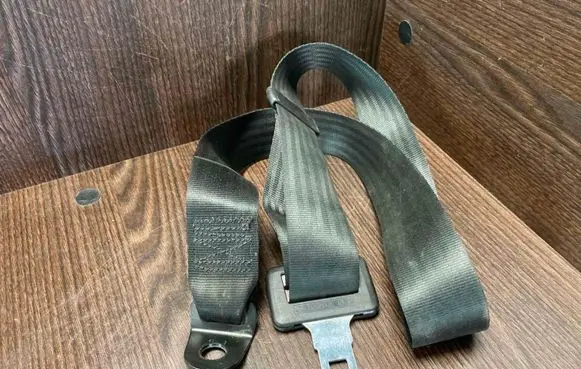 Alfa Romeo 166 Middle seatbelt (rear) 7670842