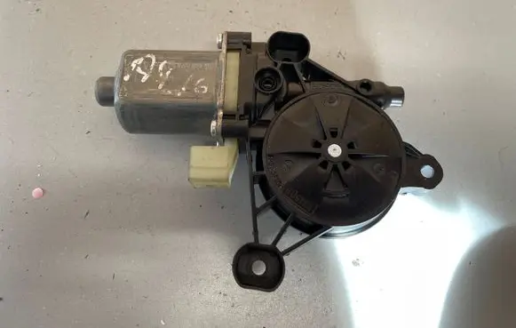 Audi A4 S4 B9 Front door window regulator motor 8W0959801