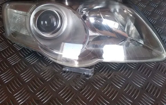 Volkswagen PASSAT B6 Headlight/headlamp