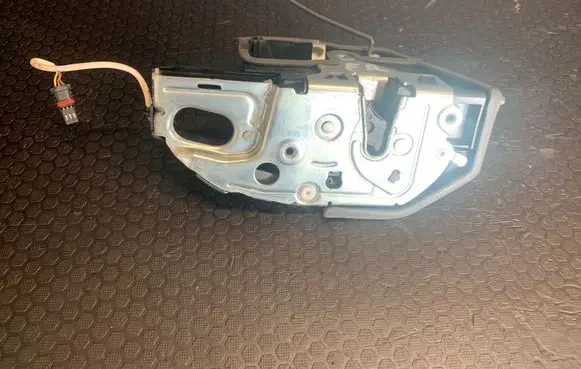 BMW 7 F01 F02 F03 F04 Rear door lock A053702