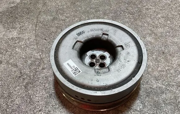 BMW 1 F20 F21 Crankshaft pulley 8650996