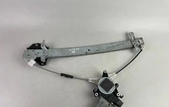 Subaru Outback (BS) Front door window regulator with motor