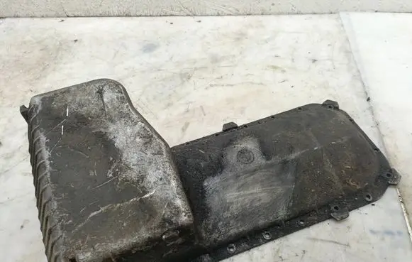 BMW 5 E34 Oil sump 12883079225