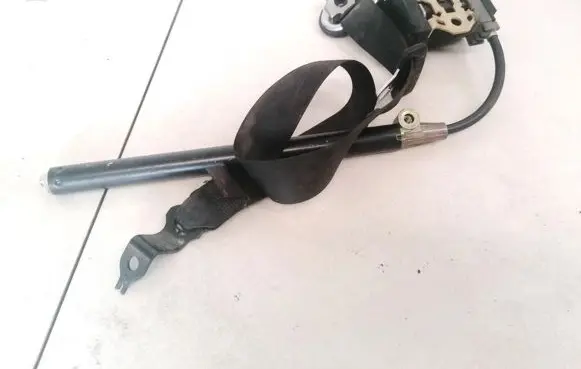 Toyota Yaris Front seatbelt 33027849