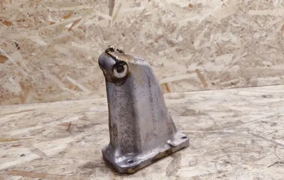 Mercedes-Benz S W220 Engine mounting bracket A1132233804