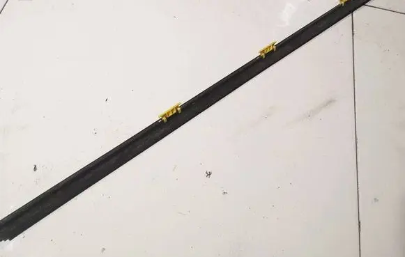 Honda CR-V Front door glass trim molding 