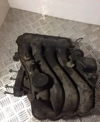 Volkswagen Golf IV Intake manifold 06A133205G