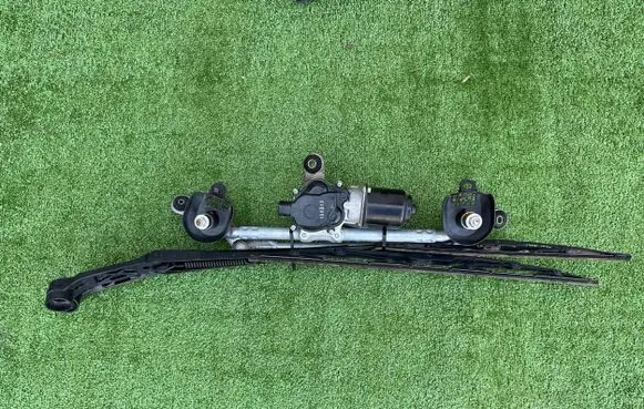Mitsubishi Space Star Front wiper linkage and motor