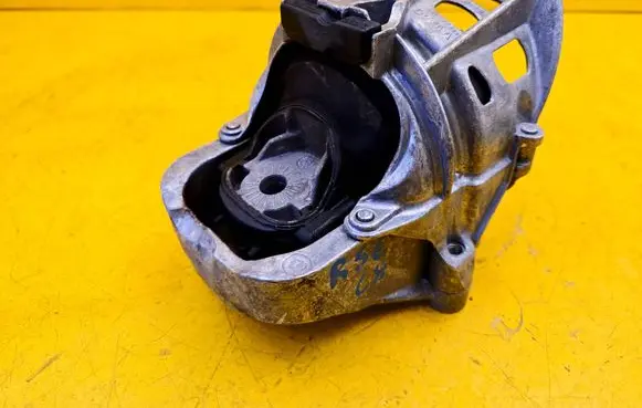 Audi RS6 C8 Engine mount vacuum valve 4M0199371FK