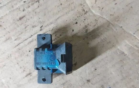 Renault Espace III Fender mounting bracket 6025300840H