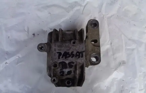 Volkswagen PASSAT B6 Engine mounting bracket 4H0199308AE