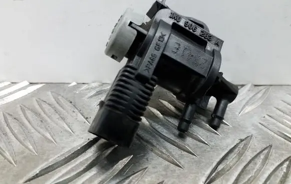 Skoda Fabia Mk2 (5J) Turbo solenoid valve 1K0906283A