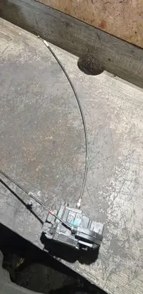 Nissan Pathfinder R51 Front door lock