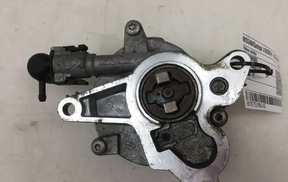 Nissan Qashqai Vacuum pump 8200796080