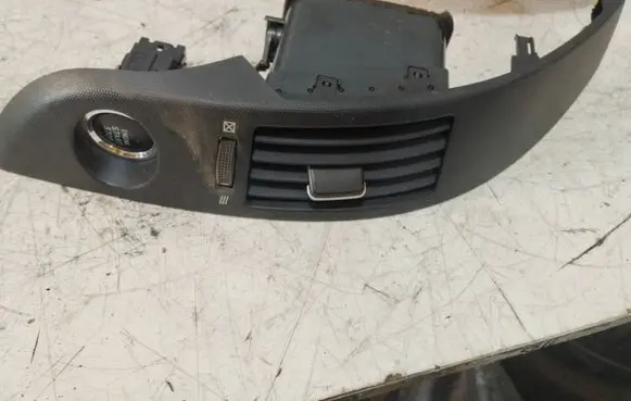 Toyota Corolla Verso E121 Dash center air vent grill 5567064010