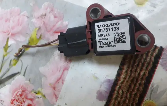 Volvo V50 Airbag deployment crash/impact sensor 30737138