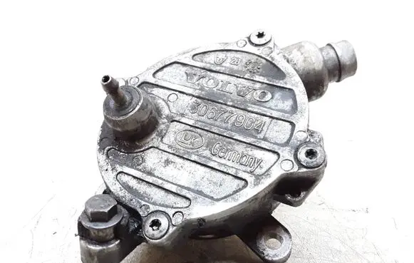 Volvo V70 Vacuum pump 30677904