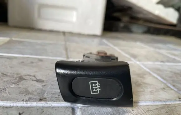 Hyundai Santa Fe Windscreen/window heater switch