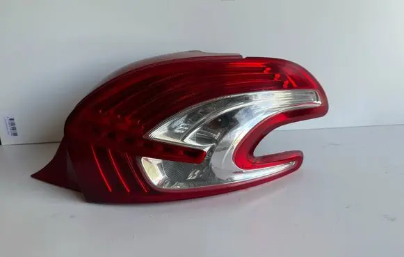 Peugeot 208 Rear/tail lights 9672628380
