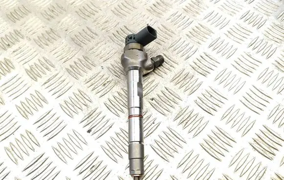 Volkswagen Golf VII Fuel injector 0445110469 04L130277AC