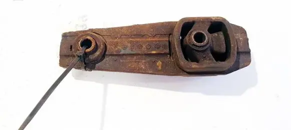 Peugeot 207 Engine mount bracket