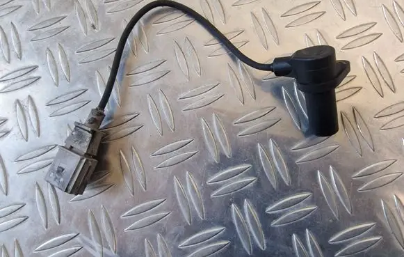 Volkswagen Touareg I Crankshaft position sensor 0261210262