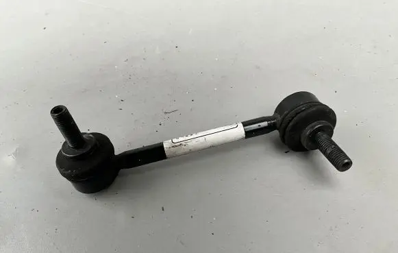 Tesla Model 3 Rear anti-roll bar/stabilizer link 104449600E ABD182700000000