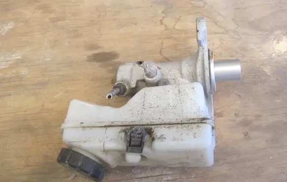 Renault Captur Master brake cylinder 1070529801