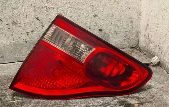 Toyota Avensis Verso Tailgate rear/tail lights