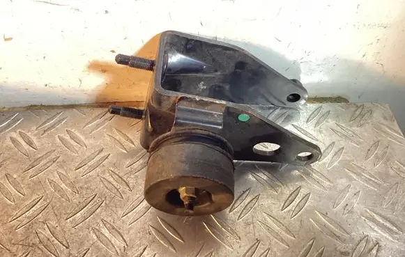 Engine mounting bracket