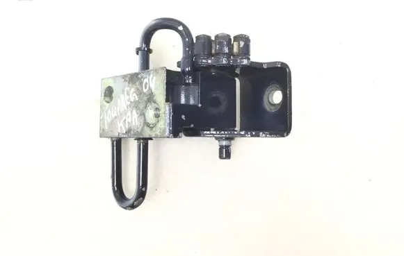 Volkswagen Touareg I Front door lower hinge 7L0831411