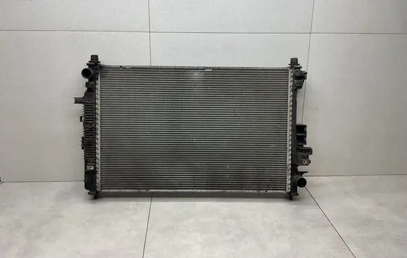 Opel Insignia B Coolant radiator 84208036