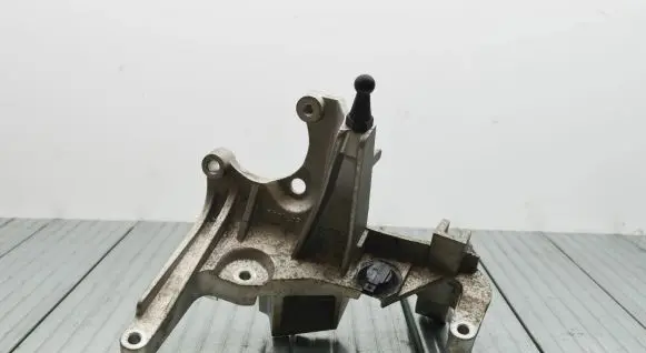 Ford Kuga II Engine mounting bracket F1BQ9B470AA