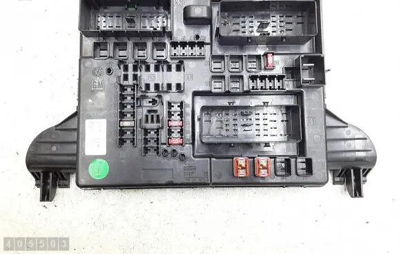 Opel Insignia A Fuse module 13277321ne